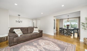 15 Diane Dr, Cromwell, CT 06416