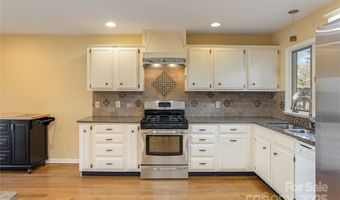 530 Crowfields Ln, Asheville, NC 28803