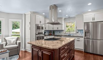 11806 E Arbor Dr, Anchorage, KY 40223