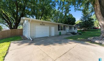 404 Jefferson Dr, Alcester, SD 57001
