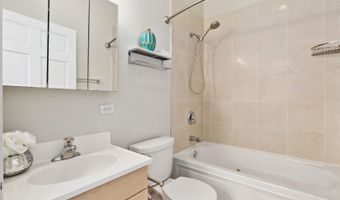 744 N May St 202, Chicago, IL 60642