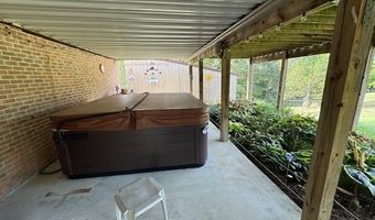 827 Wolf Creek Ln, Appomattox, VA 24522