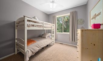 212 N Fairway Dr, Brandon, SD 57005
