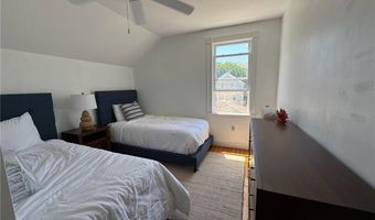 11 Ann St, Newport, RI 02840