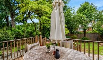 1114 N HARRISON St, Arlington, VA 22205