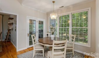 7 Oak Hollow Dr, Asheville, NC 28805