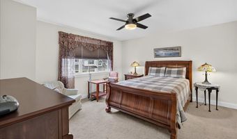 29 Mulberry Dr, Albany, NY 12205