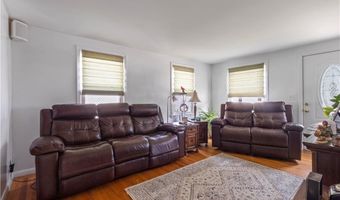75 Crescent Ave, Cranston, RI 02910