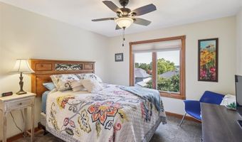 1019 11th Ave SE, Altoona, IA 50009