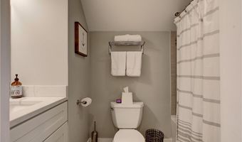 40 Grafton St, Newport, RI 02840