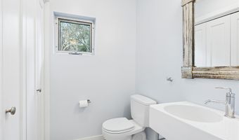 54 Gardiner Dr, Amagansett, NY 11930