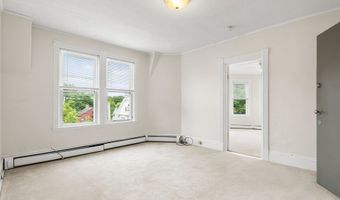 730 Hale St 3R, Beverly, MA 01915
