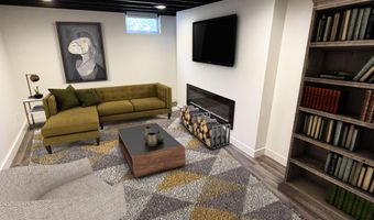 128 Elizabeth Dr, Aberdeen, SD 57401