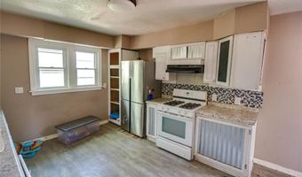 2020 Country Club Dr, Alton, IL 62002