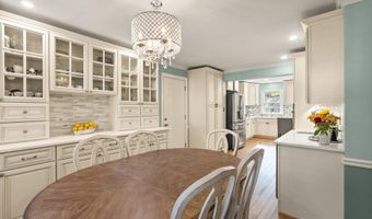 7421 BEVERLY MANOR Dr, Annandale, VA 22003