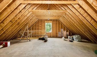 21 Bowling Green Ln, Belfast, ME 04915