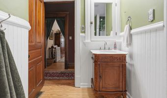 108 W Main St, Amherst, OH 44001