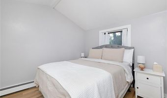267 Green End Ave, Middletown, RI 02842