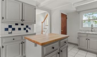 29 Cormier Rd, Lincoln, RI 02865