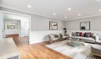 9 Hidden Brook Dr, Brookfield, CT 06804