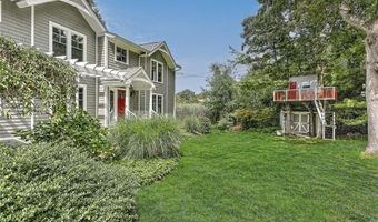 4 Buckingham St, Barrington, RI 02806