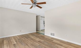 4 Ellsworth St, Warwick, RI 02886