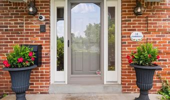 14 Cambridge Circle Ct, Ballwin, MO 63011