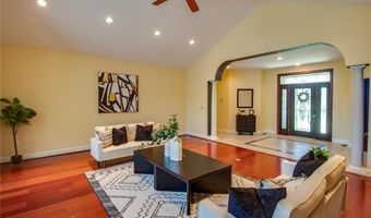 105 Lake Dr, Alton, IL 62002