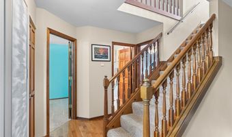 1233 Red Oak Plantation Dr, Ballwin, MO 63021