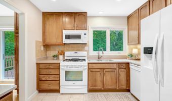 4808 BRADFORD Dr, Annandale, VA 22003