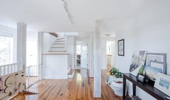 3 Vicksburg Pl, Newport, RI 02840