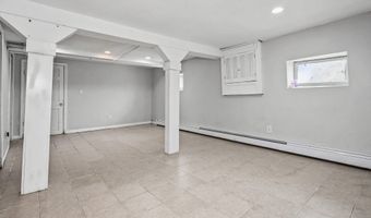 71 Sunshine Cir, Bridgeport, CT 06606