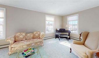 410 Wandsworth St, Narragansett, RI 02882