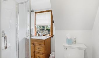 693 Hope St, Bristol, RI 02809