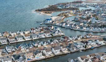 18 Peaksail Dr, Bayville, NJ 08721