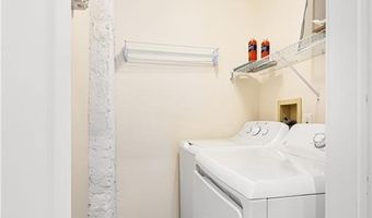 7 Marsh St, Newport, RI 02840