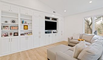594 Hilltop Ln, Berkeley Lake, GA 30096