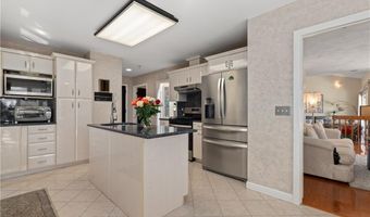 27 Alpine Estates Dr, Cranston, RI 02921