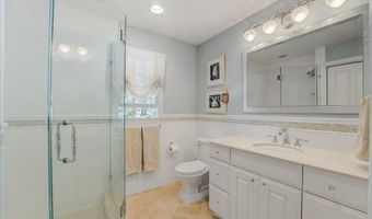5 Trotter Ter, Belford, NJ 07718