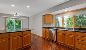 2418 Meadowridge Ct, Ann Arbor, MI 48105