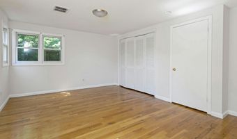 100 Loftus Cir, Bridgeport, CT 06606