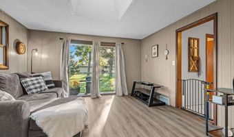 2512 N CHESTWOOD Ct, Appleton, WI 54911