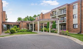 4 Pine Tree Dr 321, Arden Hills, MN 55112