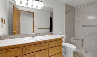 5689 D St, Springfield, OR 97478