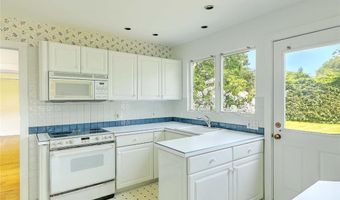 10 Roosevelt Ave, Lincoln, RI 02865