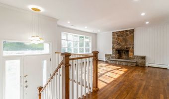 8 Laurel Dr, Brookfield, CT 06804