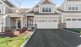 63 Great Hill Dr 63, Bethel, CT 06801