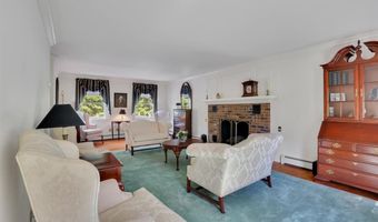1 E Gate Rd, Danbury, CT 06811