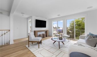 104 Second St, Newport, RI 02840