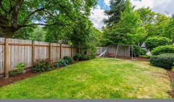 9810 SW ROBBINS Dr, Beaverton, OR 97008